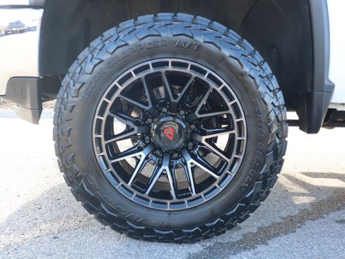 Used 2021 Chevrolet Silverado 2500 LTZ w/ LTZ Convenience Package image 12