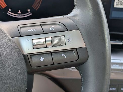 Used 2025 Hyundai Kona SEL FWD image 24