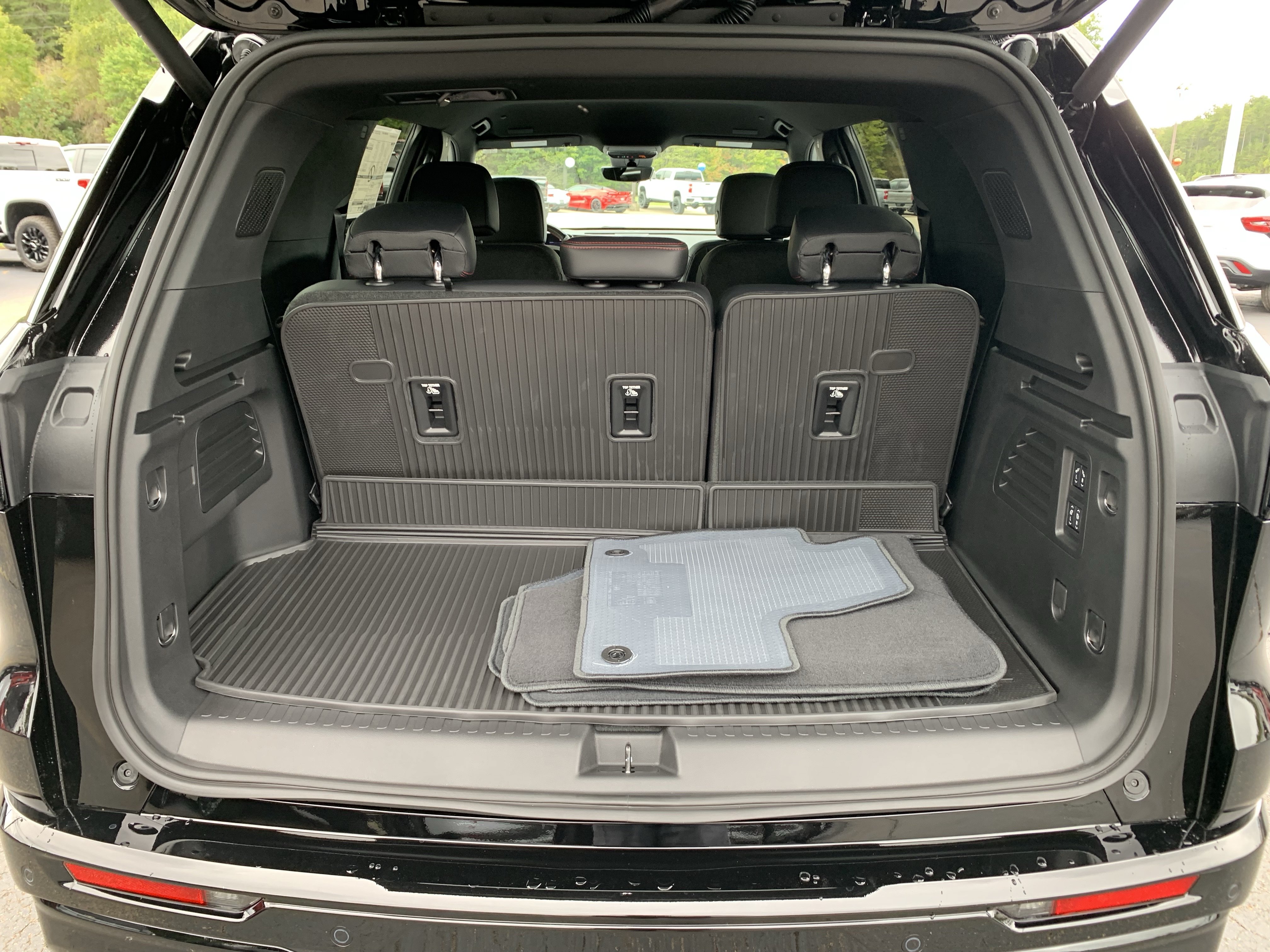 New 2027 Chevrolet Traverse RS AWD/4WD image 25