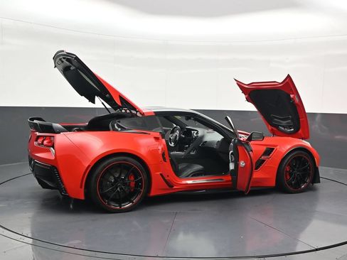 Used 2018 Chevrolet Corvette Grand Sport RWD image 33