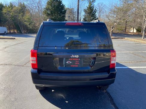 Used 2015 Jeep Patriot Sport image 7