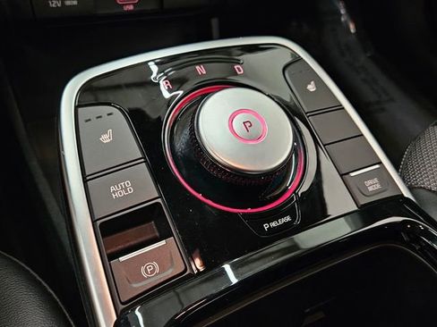 Used 2022 Kia Niro EX image 21