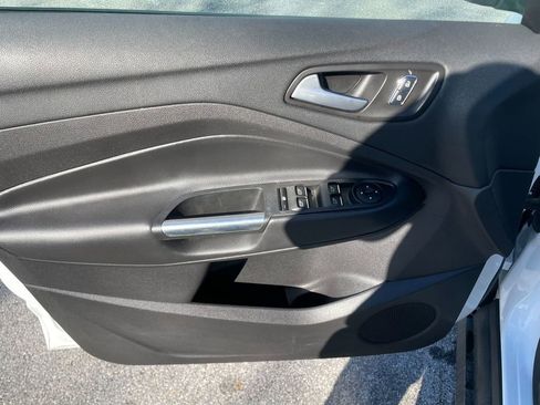 Used 2016 Ford C-MAX SE image 11