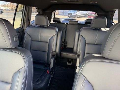 Used 2026 GMC Acadia Elevation w/ Elevation Premium Package AWD/4WD image 17