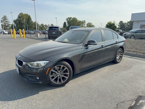 Used 2018 BMW 320i xDrive Sedan AWD/4WD image 32