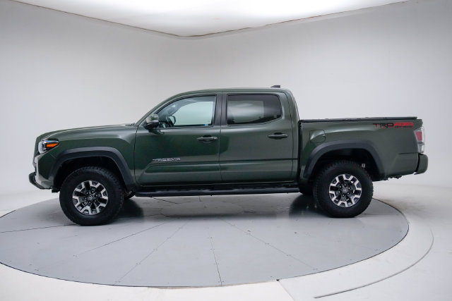 Used 2022 Toyota Tacoma TRD Off-Road w/ TRD Premium Off Road Package AWD/4WD image 2