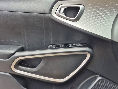 Certified 2023 Kia Soul LX FWD image 8