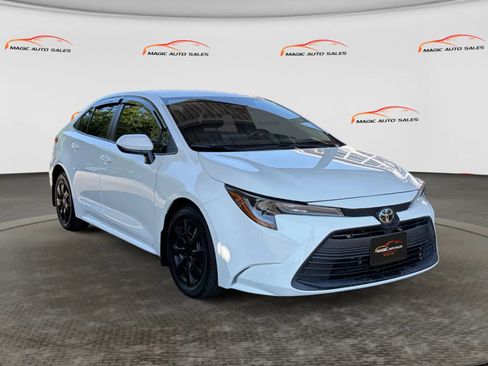Used 2024 Toyota Corolla LE FWD image 5