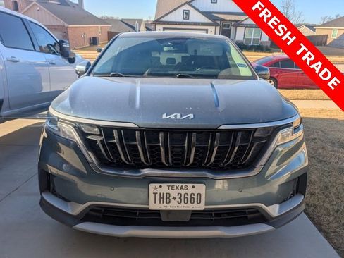 Used 2024 Kia Carnival EX image 1