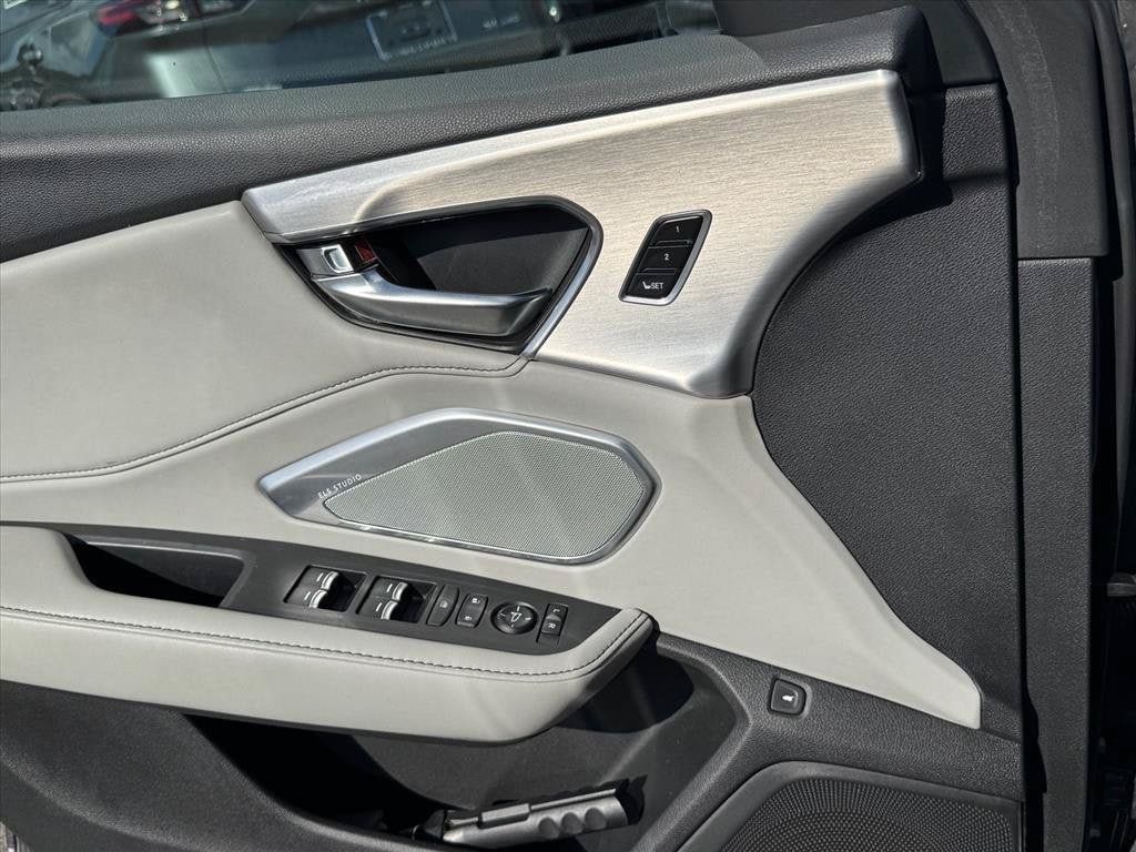 Used 2019 Acura RDX w/ Technology Package AWD/4WD image 18