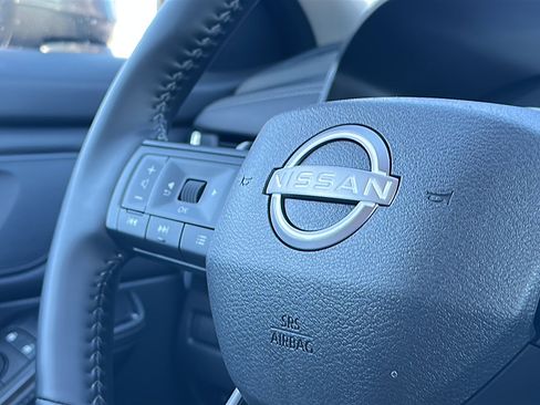 Certified 2025 Nissan Rogue SV image 30