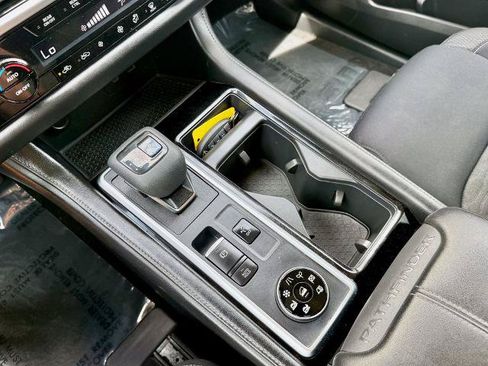 Used 2022 Nissan Pathfinder SV AWD/4WD image 23