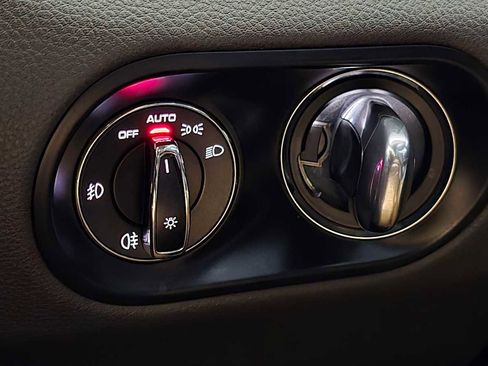 Used 2018 Porsche Macan image 37