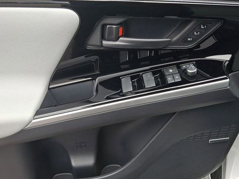 Used 2024 Subaru Solterra Limited image 11