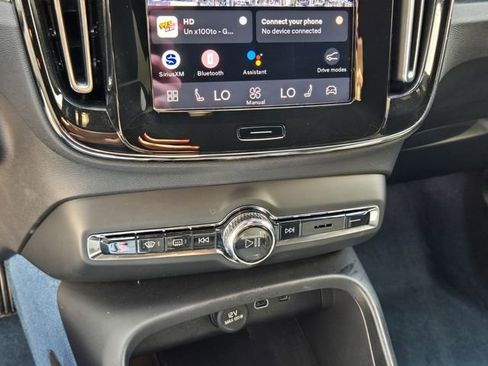 Used 2023 Volvo XC40 Recharge Plus image 21
