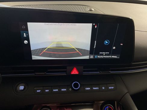 New 2025 Hyundai Elantra SEL image 3