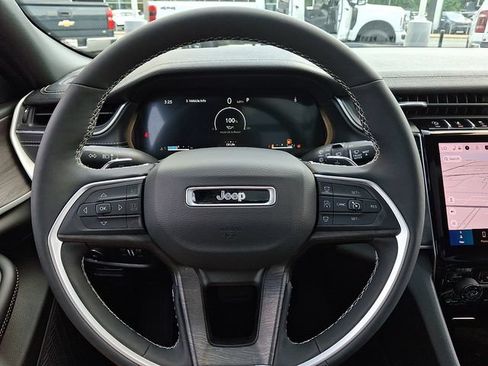 Used 2025 Jeep Grand Cherokee L Limited AWD/4WD image 21