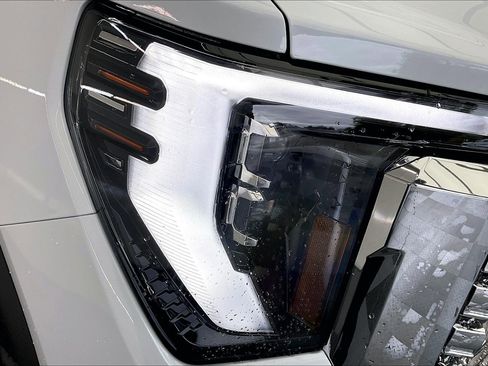 New 2026 GMC Sierra 2500 Denali w/ Denali Reserve Package image 15