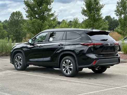 New 2024 Toyota Highlander XLE image 35