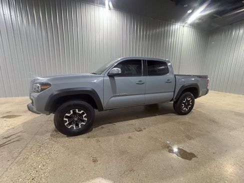 Used 2021 Toyota Tacoma TRD Off-Road w/ TRD Premium Off Road Package image 2