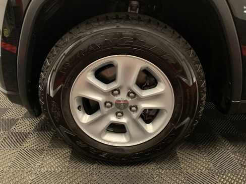 Used 2017 Jeep Grand Cherokee Laredo w/ Quick Order Package 23E image 11