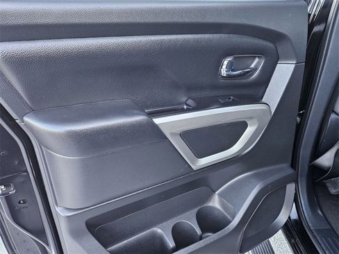 Used 2020 Nissan Titan SV w/ SV Convenience Package image 25