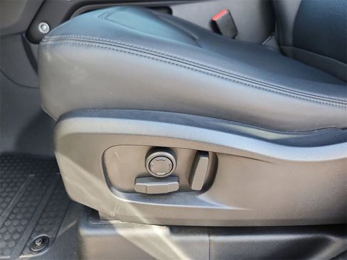 Used 2025 Land Rover Defender 110 S image 11