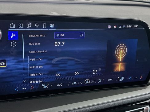 Used 2025 Chevrolet Traverse LT image 21