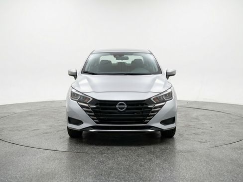 Used 2025 Nissan Versa SV image 2