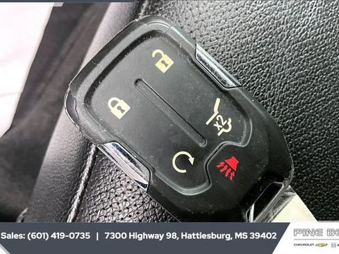 Used 2023 GMC Terrain AT4 image 9