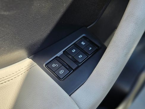 Used 2017 Jaguar F-PACE R-Sport image 29