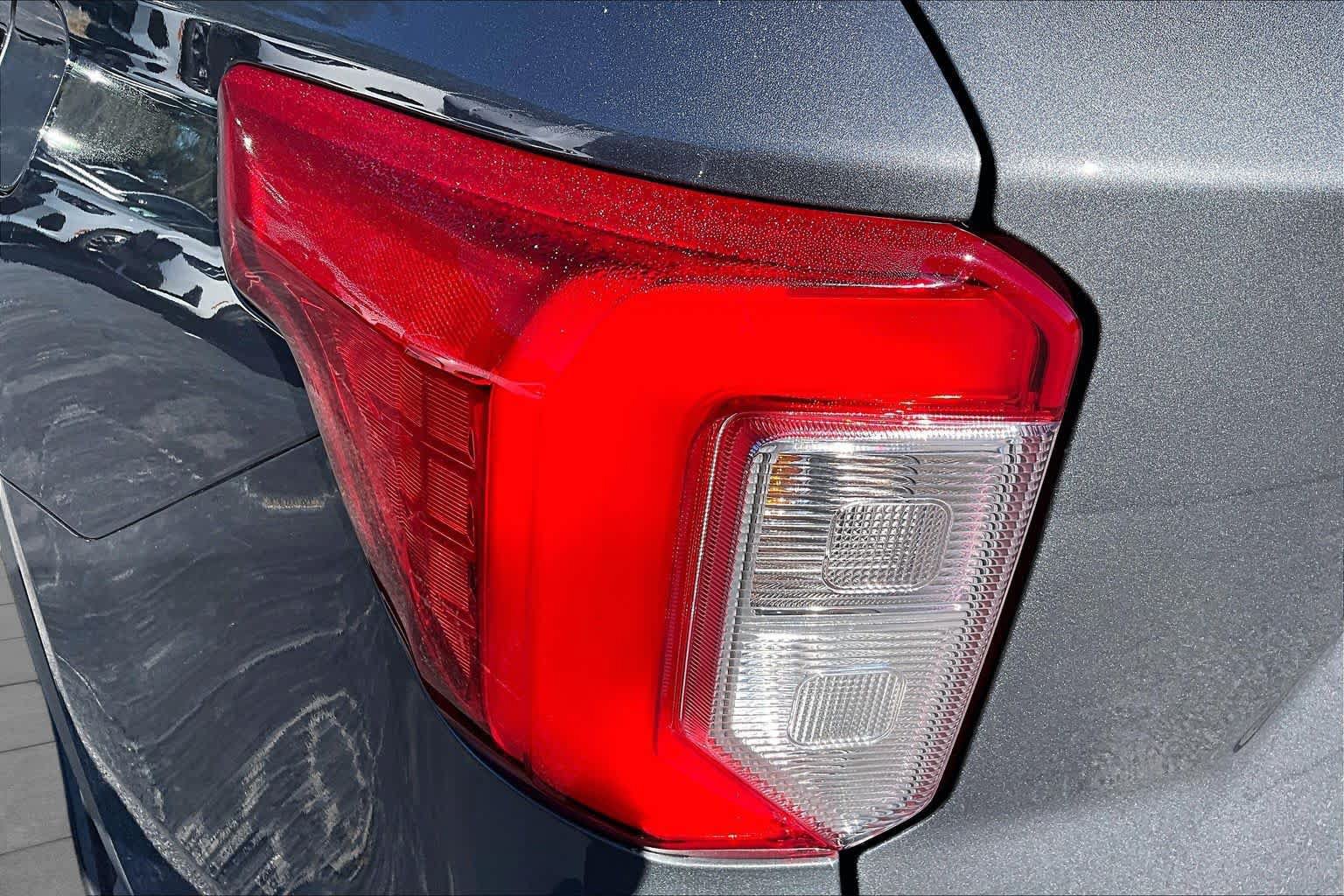 Used 2023 Ford Explorer XLT RWD image 29