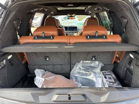 New 2026 BMW X7 M60i image 9