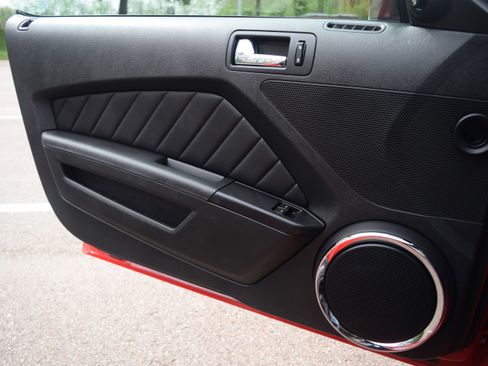 Used 2013 Ford Mustang GT Premium image 16