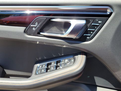 Certified 2023 Porsche Macan AWD/4WD image 24