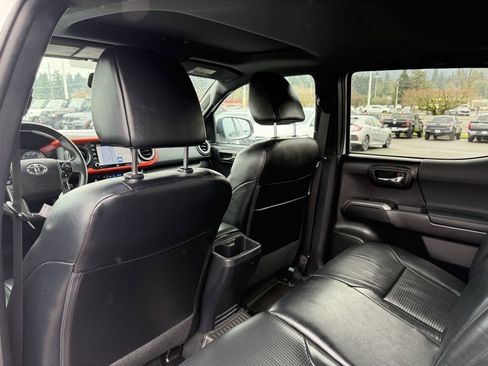 Used 2020 Toyota Tacoma TRD Off-Road w/ TRD Premium Off Road Package image 31