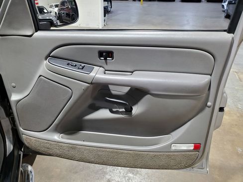 Used 2005 Chevrolet Avalanche LS w/ Onstar Plus Package image 16