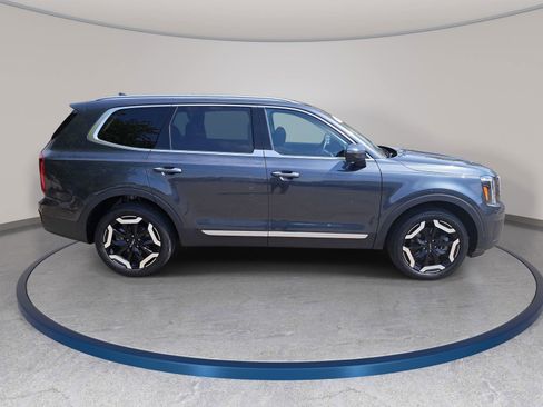 Used 2024 Kia Telluride S w/ S Sunroof Package FWD image 4