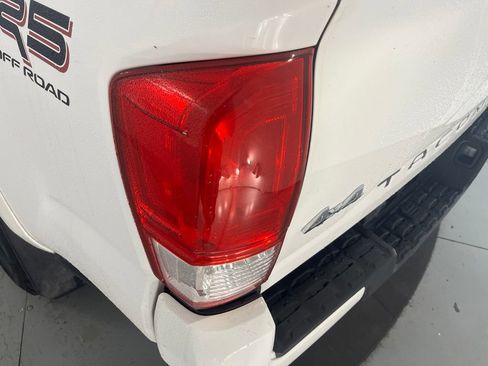 Used 2016 Toyota Tacoma SR5 AWD/4WD image 23