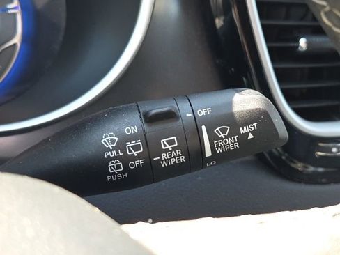 Used 2023 Chrysler Pacifica Touring-L image 44