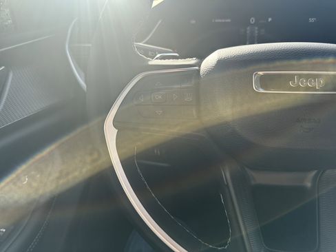 New 2025 Jeep Grand Cherokee Altitude image 18