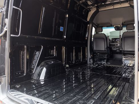 Used 2024 Mercedes-Benz Sprinter 2500 image 30