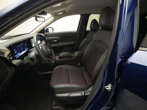Used 2025 Nissan Kicks SR AWD/4WD image 7