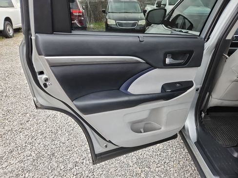 Used 2019 Toyota Highlander Limited image 27