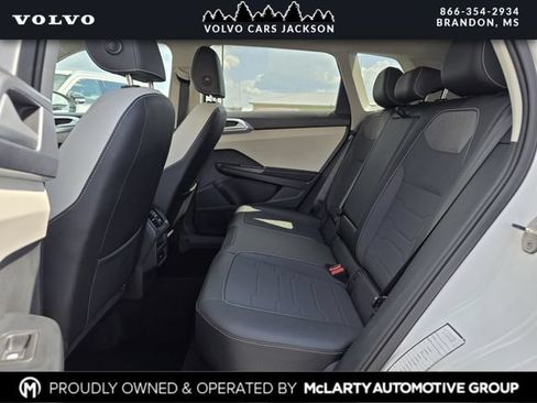 Used 2025 Volkswagen Taos SE AWD/4WD image 19