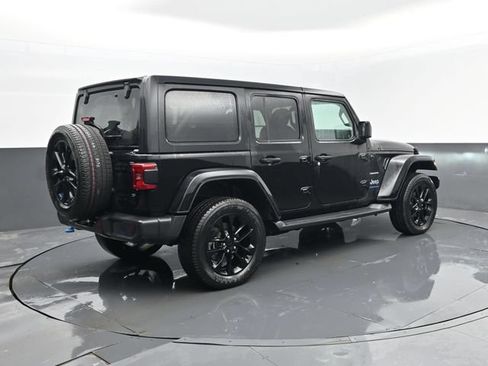 Used 2023 Jeep Wrangler Unlimited Sahara w/ Cold Weather Group AWD/4WD image 25