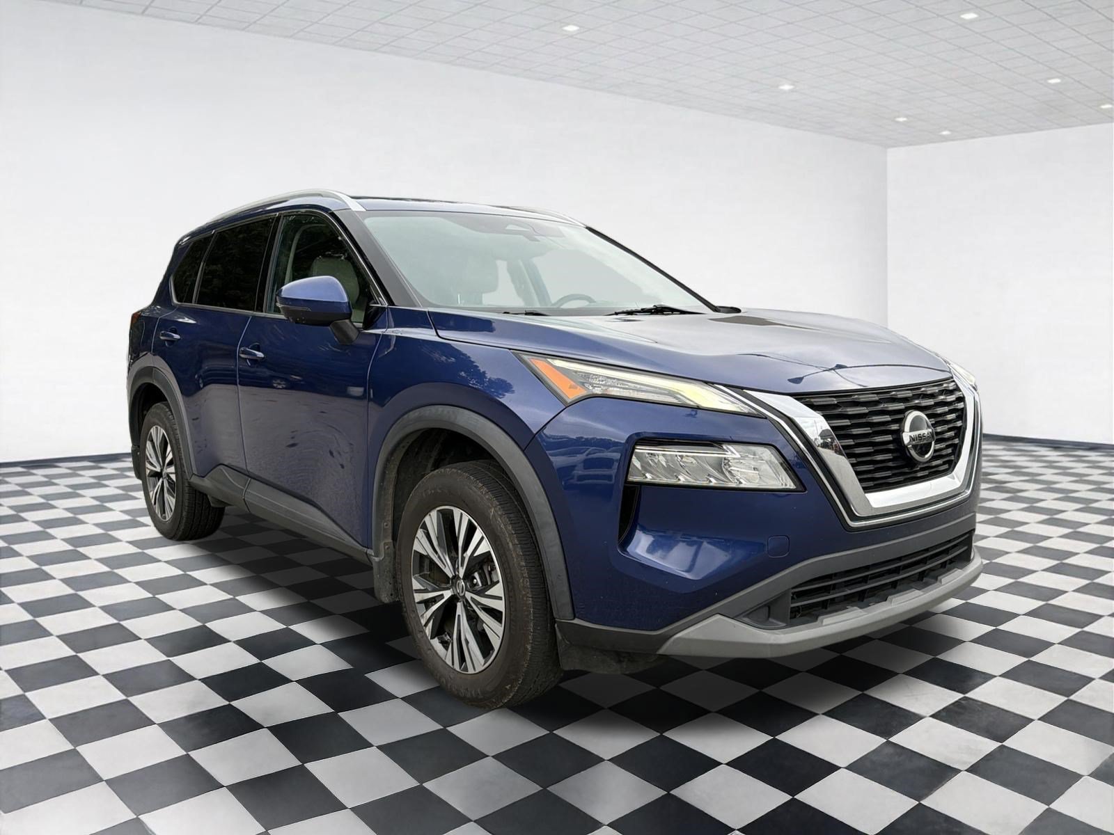 Used 2021 Nissan Rogue SV w/ Premium Package FWD image 3