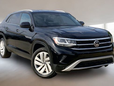 Used 2020 Volkswagen Atlas Cross Sport SE w/ Towing Package image 12