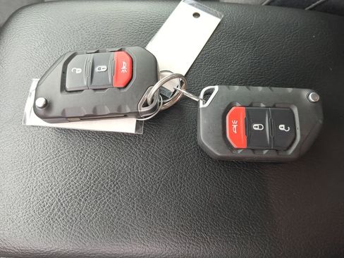 Used 2024 Jeep Gladiator Sport AWD/4WD image 25