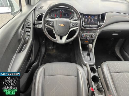 Used 2022 Chevrolet Trax LT w/ Driver Confidence Package AWD/4WD image 4